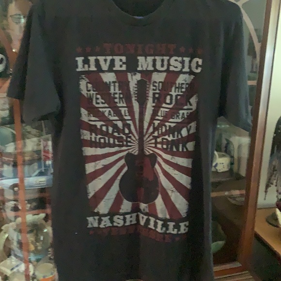 Nashville Tennessee tee shirt guitar on front - Picture 2 of 3